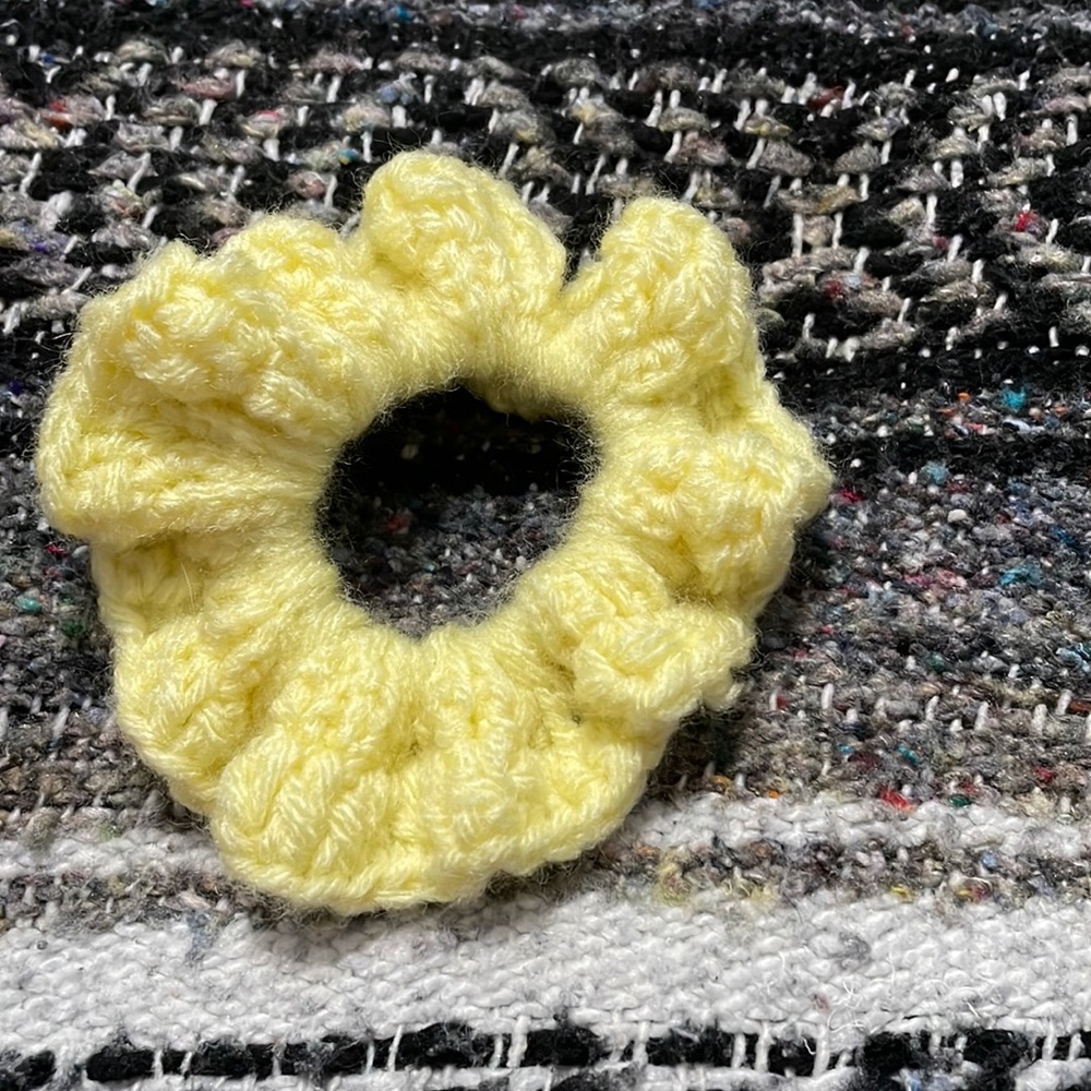 Scrunchie, yellow